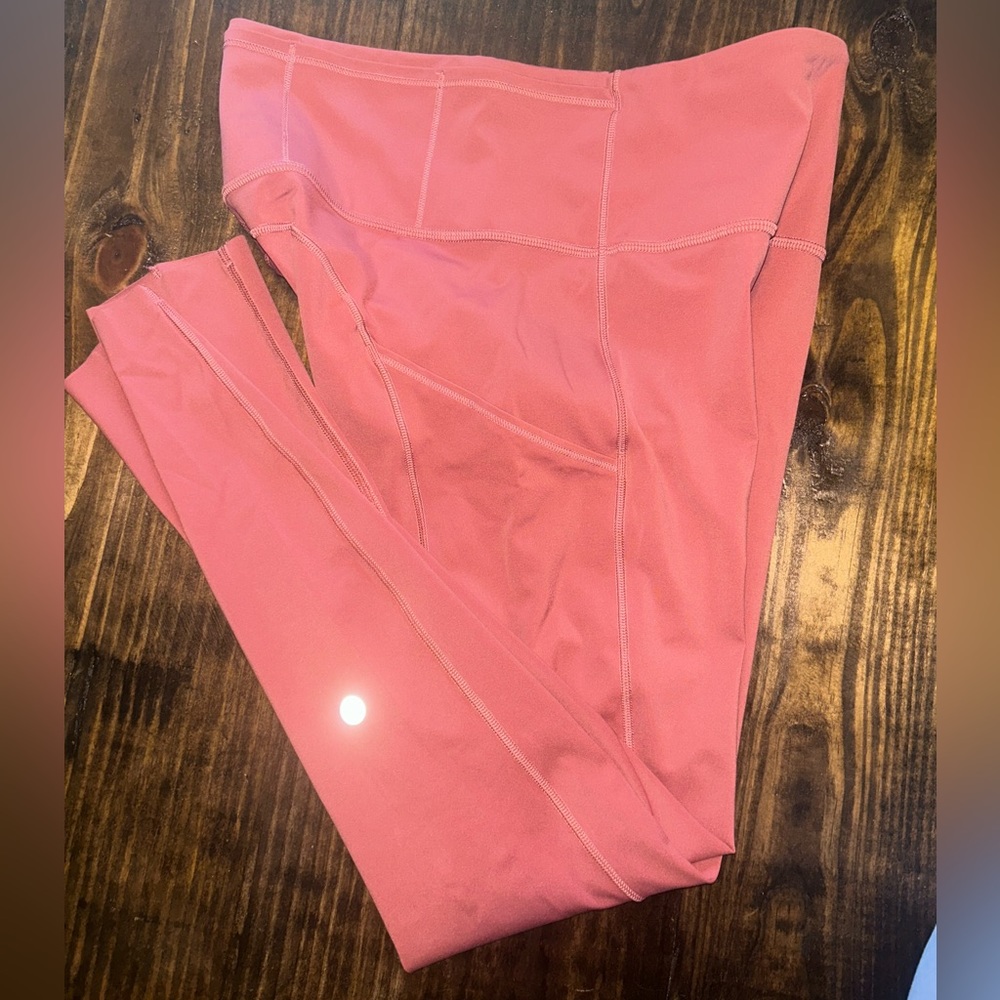 Lululemon size 8 leggings.